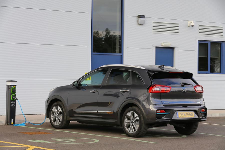  Kia e-Niro 2019 года  (UK) (фото 29 из 40)